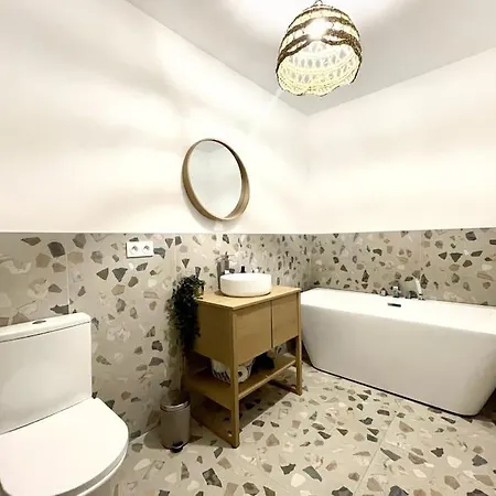Charmante Maison Avec Piscine * Garons