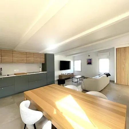 Charmante Maison Avec Piscine Garons