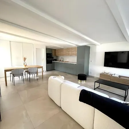 Charmante Maison Avec Piscine Garons